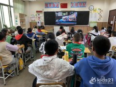 四川：汶川县第一小学校组织学生收看“天宫课